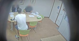Copertina di Suarez, il video dell’esame “farsa” sostenuto a Perugia: le immagini della telecamera nascosta dagli investigatori