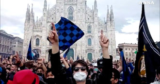 Inter campione d’Italia, esplode la gioia dei tifosi: la folla invade piazza Duomo a Milano. Poche mascherine e zero distanziamento
