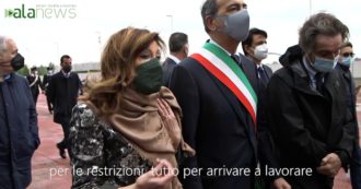 Copertina di Voli di Stato, la presidente Casellati si sfoga in un fuorionda: “Non c’erano treni e non c’erano aerei”. Il video