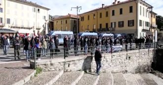 Copertina di Evento con saluti romani a Dongo per ricordare Mussolini e gerarchi fascisti. Protestano Anpi e sindacati: “Un’offesa all’Italia e alla Resistenza”