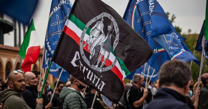 “Bella ciao una provocazione”, il servizio del Tg3 regionale dell’Emilia-Romagna sul raduno dei “Patrioti” di estrema destra