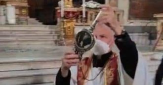 Copertina di Napoli, si ripete il miracolo di San Gennaro: il sangue si è sciolto al secondo giorno di preghiera