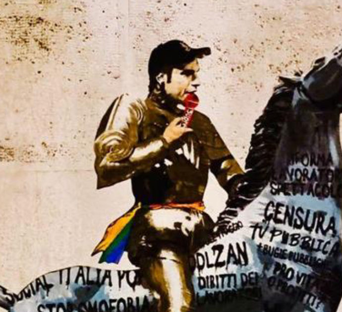 Fedez sul cavallo di Viale Mazzini in “Non è la Rai”, l’opera dello street artist Harry Greb