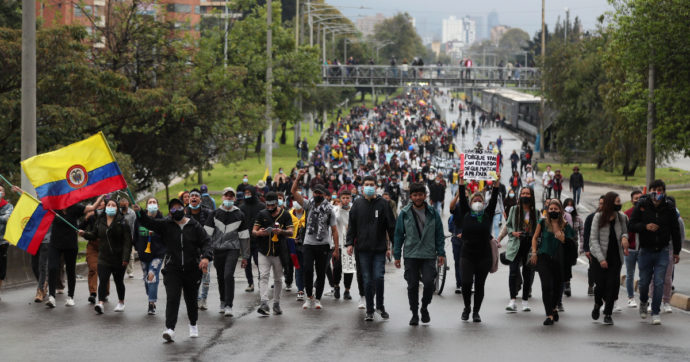 Colombia, le proteste contro la riforma fiscale vanno a segno ma la tensione è alle stelle