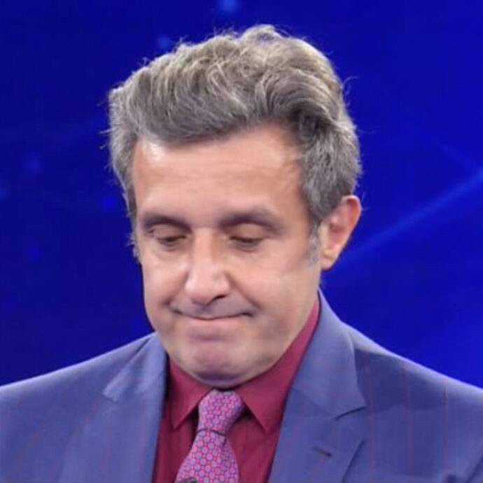 L’Eredità, Flavio Insinna commenta una domanda: “Non voglio fare polemica, però…”