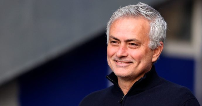 Mourinho torna pirata nella Roma degli ‘zero tituli’: l’ultimo rilancio dello Special One che lotta contro l’estinzione della sua idea di calcio