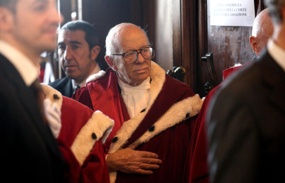 “I magistrati convochino B.”: così il giudice Esposito vuole smontare la teoria del complotto