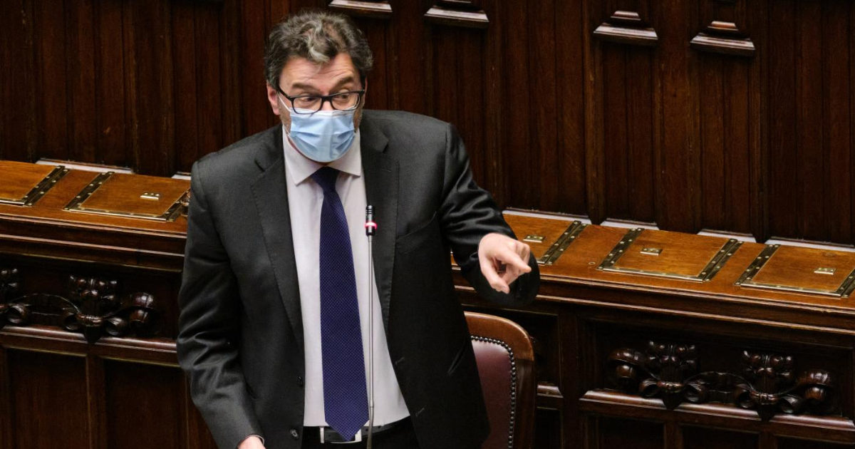 Giorgetti nega “le due Leghe”, ma per Roma benedice Calenda. Draghi? “Vorrei restasse a Chigi per sempre, ma la maggioranza si spaccherà”