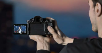 Copertina di Sony dice definitivamente addio alle fotocamere digitali reflex
