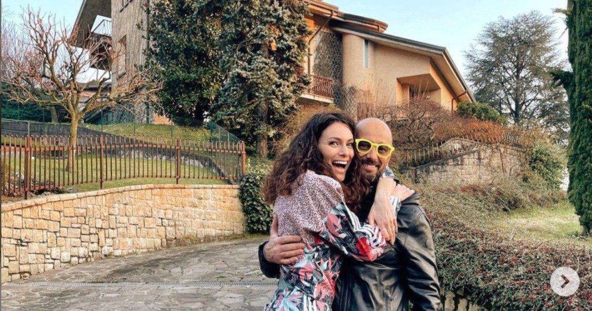 Paola Turani compra la villa di Vittorio Feltri a Ponteranica: una dimora di lusso di 700 metri quadri – FOTO