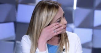 Copertina di Giorgia Meloni piange a Verissimo: “Ho sofferto quando mi hanno augurato di abortire. Con Andrea non parliamo di matrimonio, siamo in equilibrio”