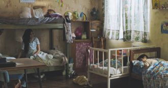 Copertina di Mamme, bambine e suore sull’orlo di una crisi di nervi