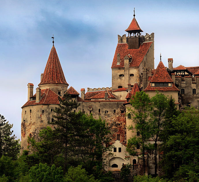 Il castello di Dracula si trasforma in un centro vaccinale anti Covid