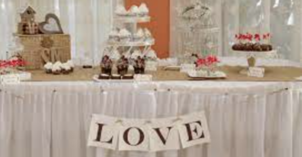 Lo sposo gli nega 20 minuti di pausa pranzo, il fotografo cancella tutte le foto del matrimonio davanti ai suoi occhi e se ne va