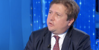 Copertina di Domenica In, Pierpaolo Sileri: “Anch’io vorrei buttare la mascherina ma bisogna resistere. Luoghi di villeggiatura? Si lavora sul poter fare i richiami anche lì”