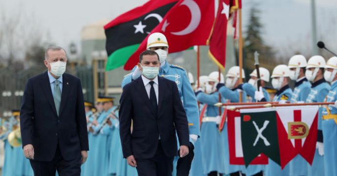 Copertina di La Turchia non molla, il Gran Mufti la sostiene