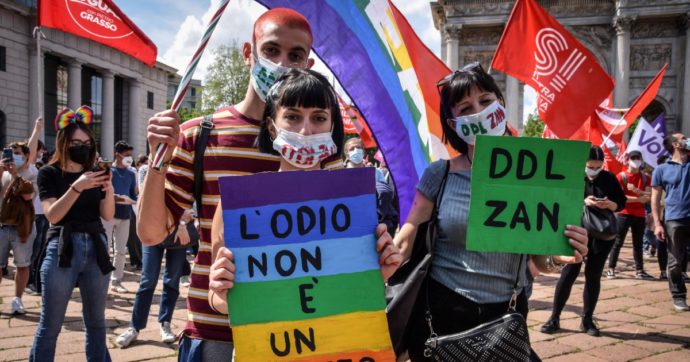 Copertina di Ddl Zan, la piazza di Milano si riempie: “Contro l’omofobia, il tempo è scaduto”