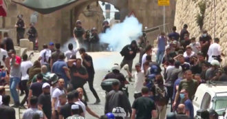 Copertina di Israele, lancio di lacrimogeni a Gerusalemme per disperdere le persone: le immagini delle tensioni