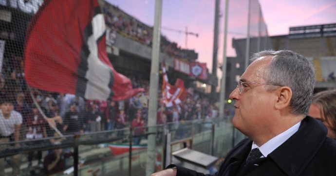 La Salernitana torna in Serie A e si apre il caso della multiproprietà: adesso Claudio Lotito e il cognato Mezzaroma devono vendere la società