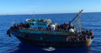 Copertina di Migranti, naufragio in acque libiche: 5 morti. A Lampedusa 20 sbarchi in 24 ore: l’Italia chiede ricollocamenti. L’Ue: “Serve solidarietà”