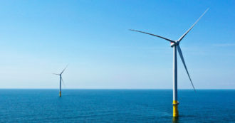 Copertina di La sfida di Italia e Ue, energia quasi solo dalle rinnovabili. “Impatto sul paesaggio? Tante le soluzioni e le tecnologie per limitarlo”