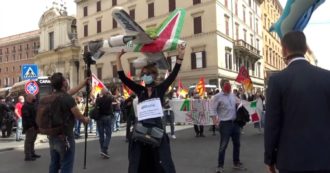 Copertina di Alitalia, nuova protesta dei lavoratori a Roma: i manifestanti sotto alle sedi di Pd, Lega e M5s. “Da mesi aspettiamo risposte”