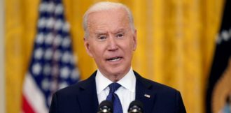 Copertina di Biden, manovra da 6mila miliardi di dollari: spesa pubblica mai così alta dalla Seconda guerra mondiale