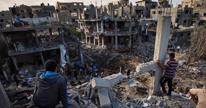 Gaza, continuano gli attacchi: Onu chiede fine immediata delle ostilità. Biden: “Palestinesi e israeliani meritano uguale sicurezza”