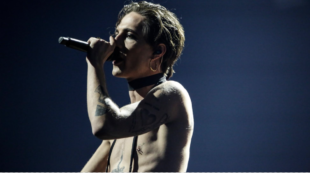 Copertina di Eurovision Song Contest 2021, dopo le prime prove i Maneskin favoriti per il podio. Conducono la serata Cristiano Malgioglio e Gabriele Corsi