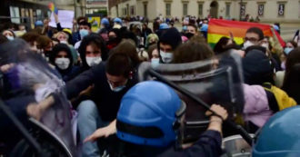 A Milano il presidio contro il ddl Zan, la polizia carica i contestatori: il video delle tensioni