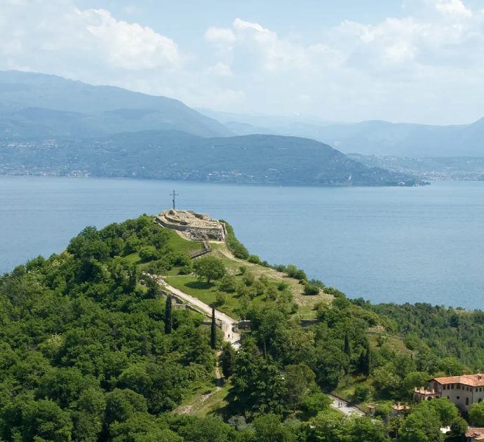 Dalla rocca sul Garda al museo dei cercatori d’oro, l’Italia dell’arte riapre per le Giornate del Fai. Ecco dieci luoghi da visitare con i bambini