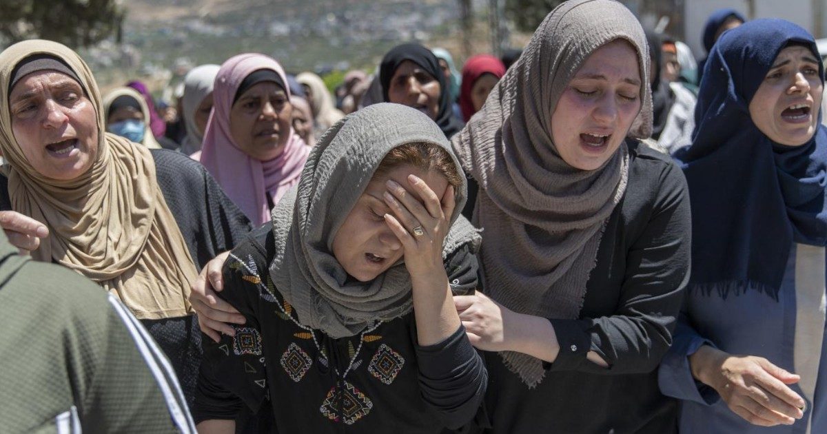Gaza: da Israele nessuna prova del “nascondiglio” di Hamas nel palazzo bombardato. I precedenti di attacchi a scuole, ospedali e staff Onu