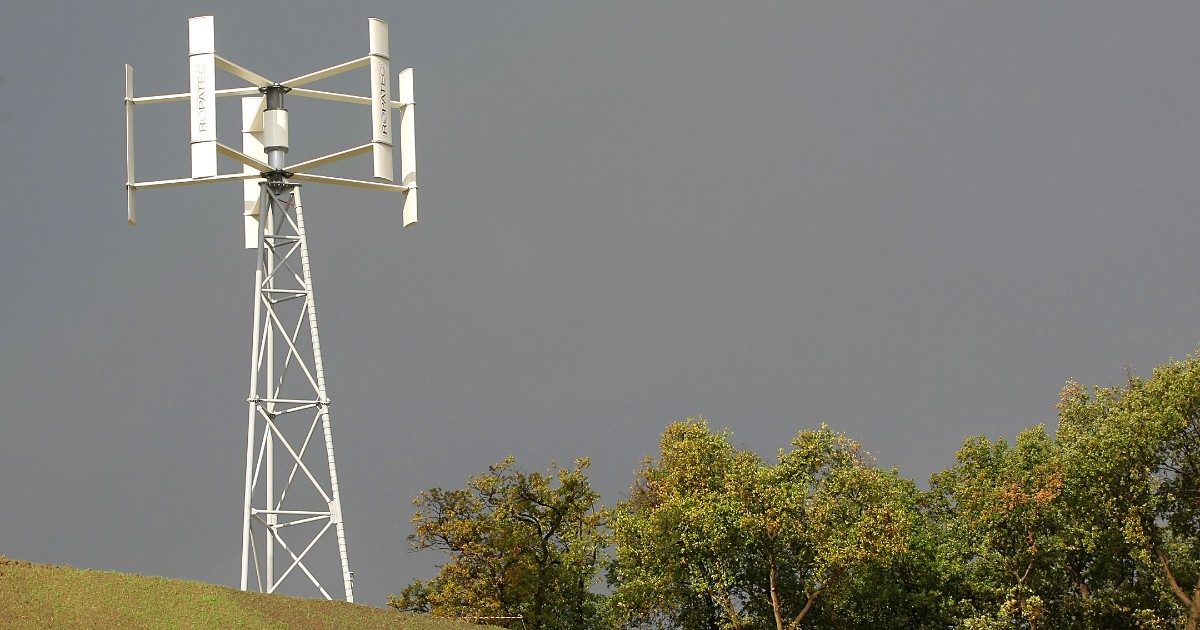 La proposta di Cingolani per far marciare il Recovery: sì a pale e pannelli nelle aree vicine a quelle sotto tutela. “A rischio paesaggio e patrimonio archeologico”