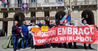 Copertina di Embraco, lavoratori in presidio davanti alla Regione Piemonte: chiedono che vada avanti il progetto del polo italiano dei compressori