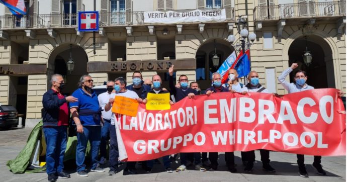 Embraco, lavoratori in presidio davanti alla Regione Piemonte: chiedono che vada avanti il progetto del polo italiano dei compressori