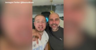 Copertina di Guardiola scatenato, alla festa del Manchester City sigaro in bocca e canti a squarciagola: il video