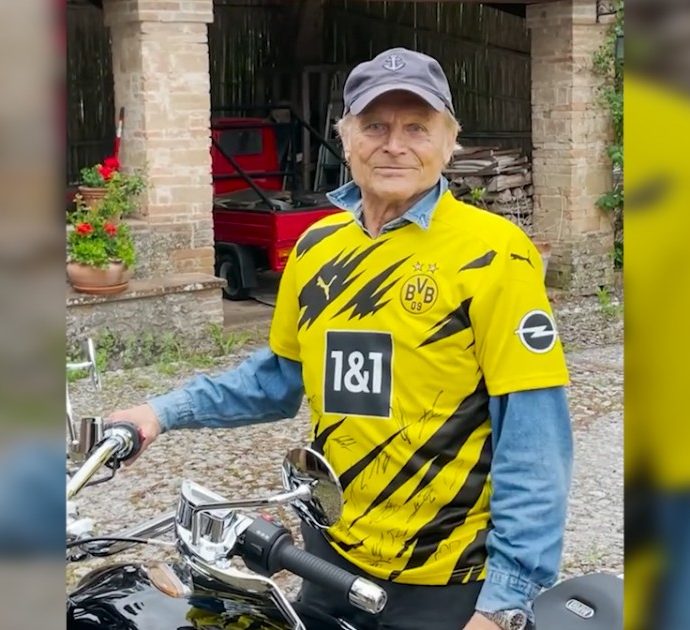 Terence Hill tifoso del Borussia Dortumund: così Don Matteo festeggia la squadra dopo la vittoria della coppa di Germania – Video