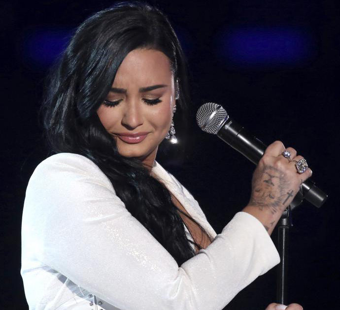 Demi Lovato fa coming out: “Sono non-binaria”. Ecco cosa significa