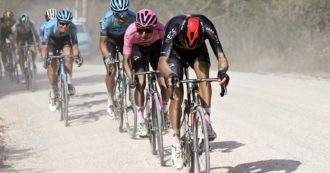 Giro a ruota libera – Strade bianche, belle e terribili: Schmid taglia il traguardo per primo ma è Bernal a stracciare tutti