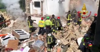 Copertina di Firenze, esplosione all’interno di uno stabile a Greve in Chianti: due le vittime accertate, una donna è ancora dispersa tra le macerie