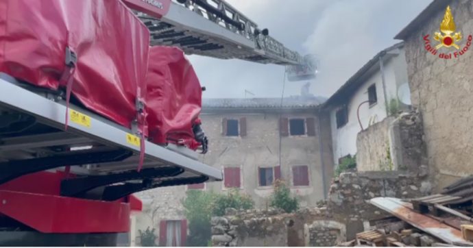 Vittorio Veneto, fulmine colpisce una casa e scoppia un incendio: morto un uomo di 68 anni