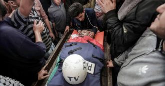 Copertina di Nelle strade un nuovo sport:  la caccia al giornalista