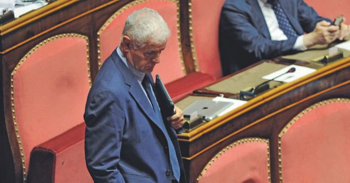 Vitalizio al corrotto Formigoni, dopo i condannati, tocca agli ex: pronti a riavere l’assegno “intero”