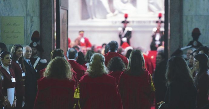 Insulti, pressioni: tutto è permesso all’onorevole