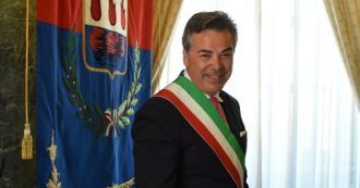 Copertina di Foggia, le accuse al sindaco (dimissionario) della Lega: “Chiese una mazzetta da 500mila euro”. L’imprenditore registrò l’incontro