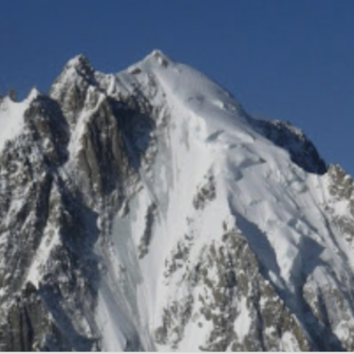 Valanga sul Monte Bianco, morti i due freerider Alfredo Canavari e Alessandro Letey che si trovavano sullo ‘scivolo glaciale’ dell’Aiguille Verte