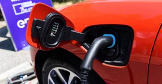 Copertina di Agli italiani piace poco l’auto alla “spina” (meglio l’ibrido)