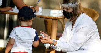 Copertina di Centri estivi, le linee guida: mascherine obbligatorie per operatori e bambini sopra i sei anni e spazi per la quarantena