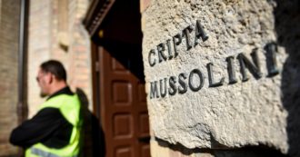 Copertina di C’è maretta tra i Mussolini: lite in famiglia sulla riapertura della cripta di Predappio. Prima l’annuncio, poi la smentita