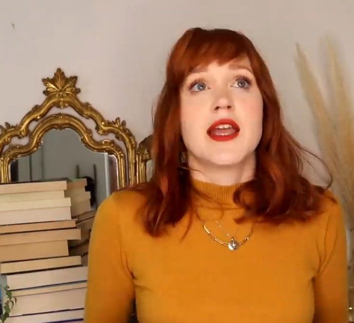 Fiore Manni fa coming out con un video e si commuove: “Per 12 anni ho amato una donna (che ho sposato) ma in tv mi dissero di non dirlo”